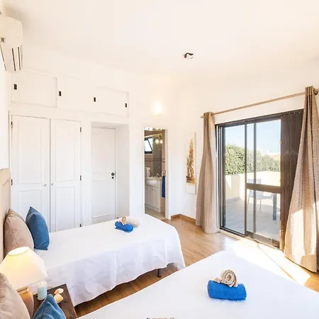 Вилла Villa In Albufeira Near Beach And Marina