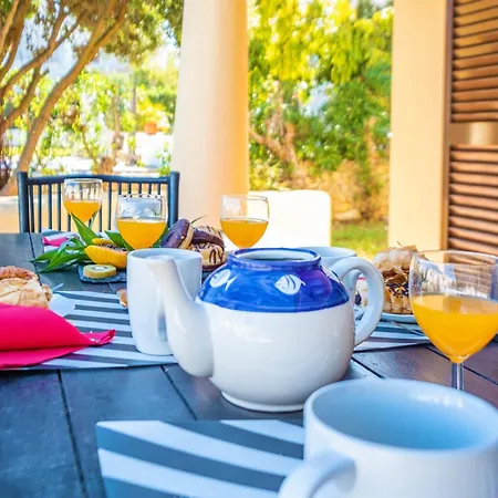 Villa In Albufeira Near Beach And Marina Албуфейра