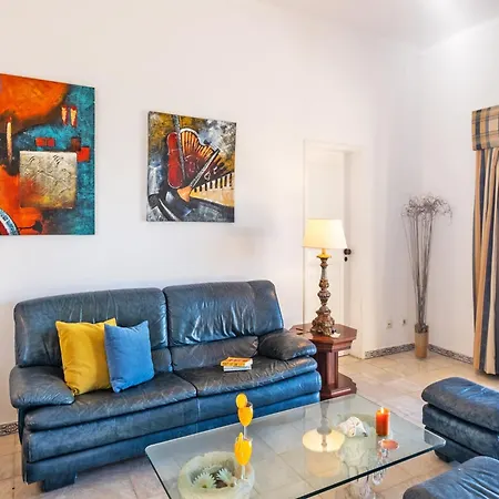 Villa In Albufeira Near Beach And Marina Вилла *