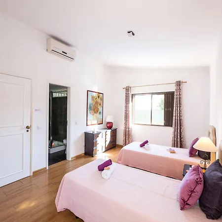 Villa In Albufeira Near Beach And Marina Вилла