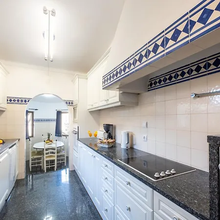 Villa In Albufeira Near Beach And Marina Villa *